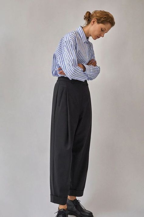 Carrot Pants Outfit, Cuffed Trousers, Carrot Pants, Look Formal, Look Retro, Moda Chic, 가을 패션, Work Attire, Mode Inspiration