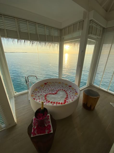 Summer Locations, Tropical Honeymoon Aesthetic, Luxury Honeymoon Suite, Maldives Honeymoon Couple, Honeymoon In Maldives, Honey Moon Maldives, Vacay Aesthetic, Winter Honeymoon, Maldives Wedding