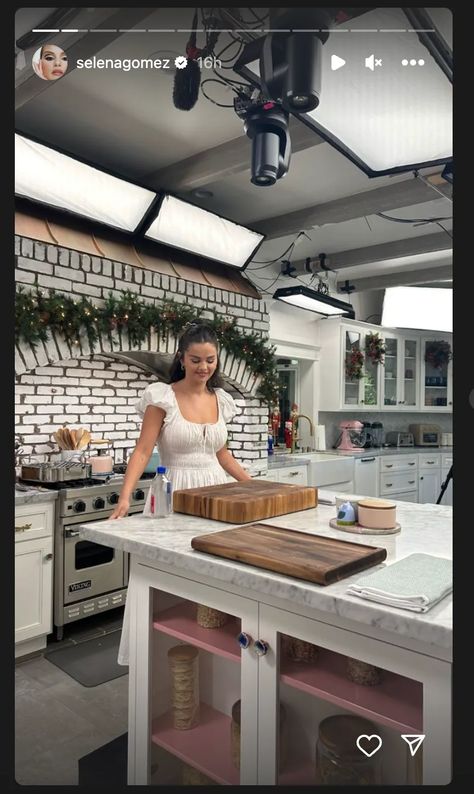 Selena Gomez House, White Cottagecore Dress, Selena Gomez Dress, Selena And Taylor, Look At Her Now, Selena Gomez Outfits, Chef Clothes, Selena Gomez Style, Dreamy Whites