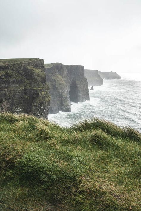 Cliffs In Ireland, Cliffs By The Sea, Irish Cliffs Aesthetic, Cliffs Of Moher Aesthetic, Scottish Cliffs, Scotland Cliffs, Irish Cliffs, Ireland Scenery, Western Ireland