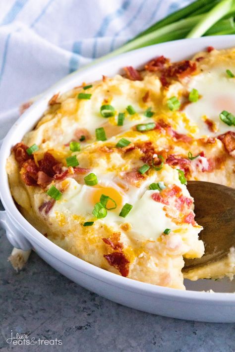 Cheesy Mashed Potato Egg Casserole + GIVEAWAY & VIDEO Potato Recipes Skillet, Potato Recipes Videos, Casserole With Mashed Potatoes, Breakfast Potato Recipes, Cheap Easy Breakfast, Cheddar Mashed Potatoes Recipe, Easy Weekly Meal Plan, Potato Egg Casserole, Low Carb Cookie Recipes