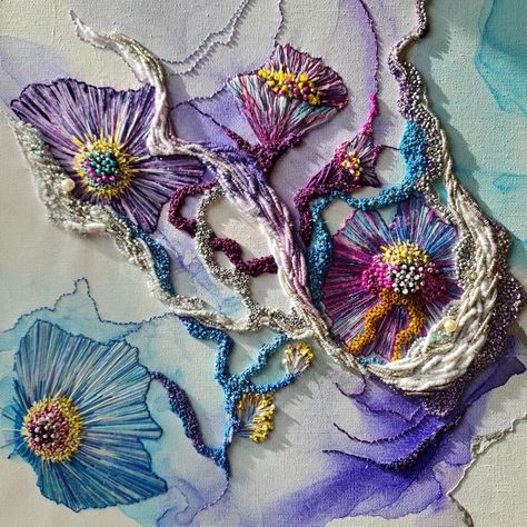 Manoela Grigorova (@mojoandmuse) • Instagram photos and videos Embroderie Flowers, X Stitch, Abstract Embroidery, Textile Art Embroidery, Hand Beaded Embroidery, Tambour Embroidery, Contemporary Textiles, Contemporary Embroidery, Hand Work Embroidery