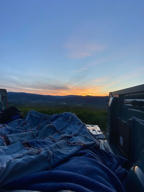 Truck Bed Star Gazing, Truck Star Gazing, Sunset Truck Bed Date, Tailgate Date, Lyla Sage, Truck Aesthetic, Truck Bed Date, Sunset Date, Cute Running Shoes