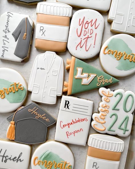 2024 Cookies Decorated, Class Of 2023 Cookies, Graduation Cookies Decorated 2024, Royal Icing Graduation Cookies, Graduation Sugar Cookies 2024, Graduation Cookies, Cake Cookies, Sugar Cookies, Amazing Cakes