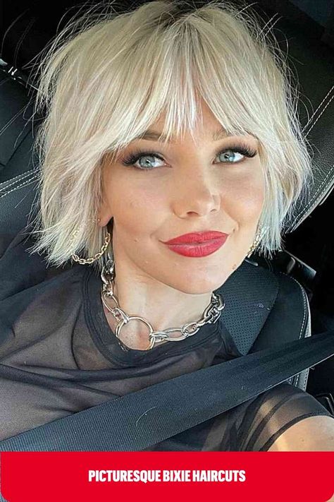 White Blonde Bixie Cut with Choppy Fringe for ladies in their 30s Bixie Haircut, Choppy Bob Hairstyles, Messy Short Hair, Edgy Short Hair, Edgy Hair, Trending Haircuts, Short Blonde, Short Hair With Bangs, Short Hair Haircuts