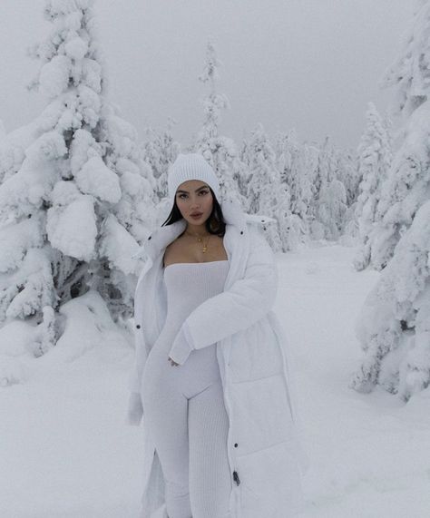 Snow Outfits For Women, Amanda Khamkaew, Snow Fits, Winter Angel, Winter Outfits Snow, Snow Photoshoot, Light Aesthetic, Snow Pictures, Snow Trip