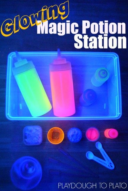 Potion Station, Glow Stick Jars, Science Art Projects, Playdough To Plato, Neon Paint, Halloween Science, Science Birthday, Science Party, Kid Experiments