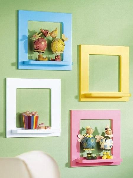 Creative Wall Decoration with Picture Frame and Display Case Shelves Decorative Shelves, Diy Display, Wall Hanging Shelves, Wooden Wall Shelves, Decorating Shelves, Display Cases, Wooden Wall Decor, Creative Wall, Decorating With Pictures