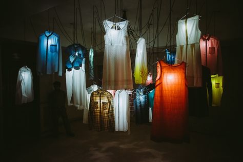 Light through clothing/clothing AS lights! LOVE THIS Fashion Art Installation, Spatial Installation, Delhi House, Artsy Clothes, Launch Event Ideas, Projection Installation, Fashion Installation, Concert Ideas, Party Vibe