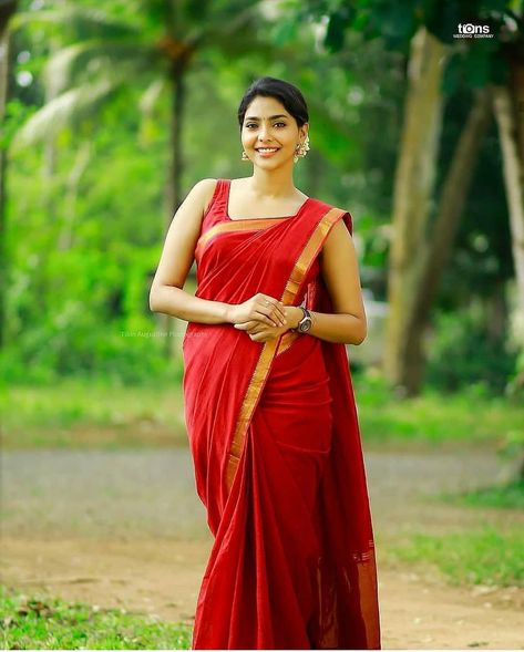 Aishwarya Lakshmi, Aishwarya Lekshmi, Sleeveless Saree, Saree Models, Stylish Sarees, Beautiful Saree, Indian Beauty Saree, Indian Sarees, Desi Beauty