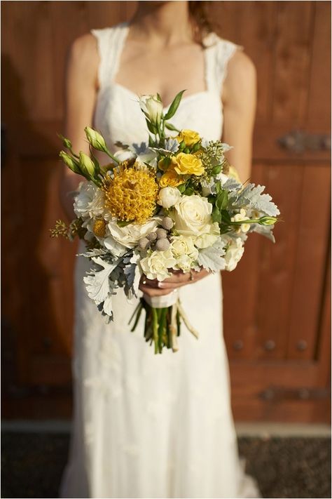 Mustard Yellow Wedding Bouquet, Wedding Colombia, Mustard Yellow Wedding, Mustard Wedding, Olive Green Weddings, Olive Wedding, Yellow Bouquets, Green Themed Wedding, Green Bouquet