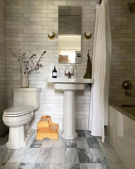 Ⓖ Ⓡ Ⓐ Ⓒ Ⓔ (@grace_start) • Instagram photos and videos Primary Suite Bathroom, Grace Start, Kohler Bathroom, Timeless Bathroom, Primary Suite, Suite Bathroom, Bathroom Design Inspiration, Classic Bathroom, Chic Bathrooms