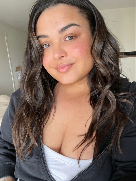 Natural and no makeup #guasha #nomakeup #skincare #skin #freckles #brownhairbalayage No Makeup Selfie Natural, Nomakeup Selfies, Brown Hair Balayage, No Makeup, Natural Face, Gua Sha, Selfies, Skin, Makeup