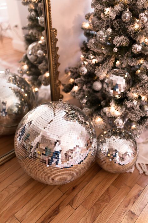 Disco Ball Christmas Tree, Mini Disco Balls, Disco Ball Ornaments, Disco Ball Christmas, Disco Christmas, Mirror Disco Ball, Christmas Tree Inspo, Ball Christmas Tree, Christmas Decor Trends