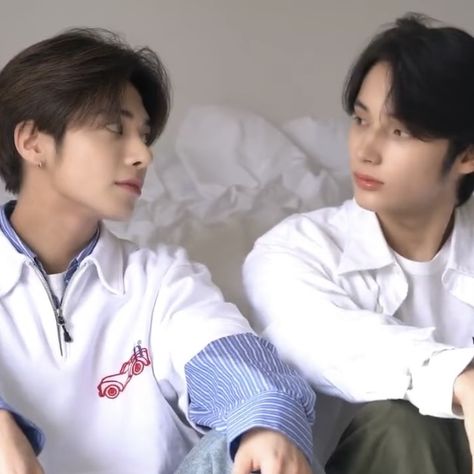 #txt #hueningkai #taehyun theyre so cute Tyunning Txt, Taehyun And Hueningkai, Taehyun Hueningkai, Txt Hueningkai, Txt Taehyun, Huening Kai, Wattpad Stories, Like U, Blue Springs