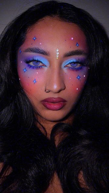 Plouise Eyeshadow Looks, Blue Rave Eye Makeup, Colorful Blush Makeup, Blue Blush Makeup, Blue Blood Palette Looks, Simple Blue Makeup Looks, Blue Fairy Makeup, Blue Festival Makeup, Spongebob Rave