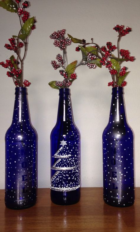 Blue beer bottles make a great decor for the winter season :) Blue Beer Bottle Art, Wine Glass Crafts Diy, Bottle Upcycle, Bottle Paintings, Wine Glass Drawing, Christmas Bottles, Beer Bottle Art, Ocean Craft, Wine Bottle Crafts Christmas