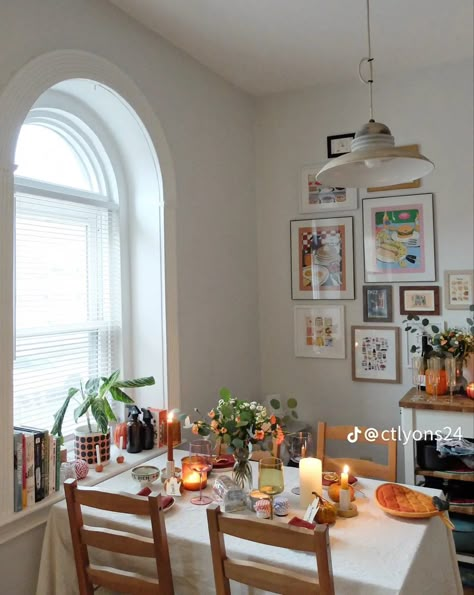 Whimsical Dining Room, Friendsgiving 2023, Future Interior Design, Friends Giving, College House, Dream Apartment Decor, Apartment Aesthetic, Apartment Decor Inspiration, Dream Apartment