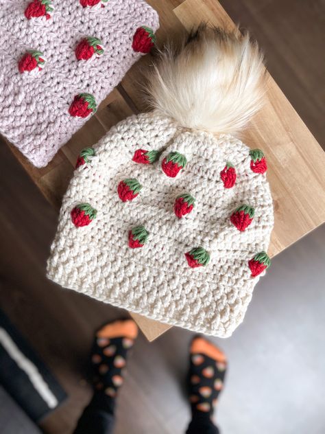 Cute And Easy Crochet, Foundation Half Double Crochet, Beanie Crochet Pattern, Crochet Strawberry, Crochet Cushion Cover, Beanie Crochet, Strawberry Milkshake, Crochet Cushions, Diy Pillows