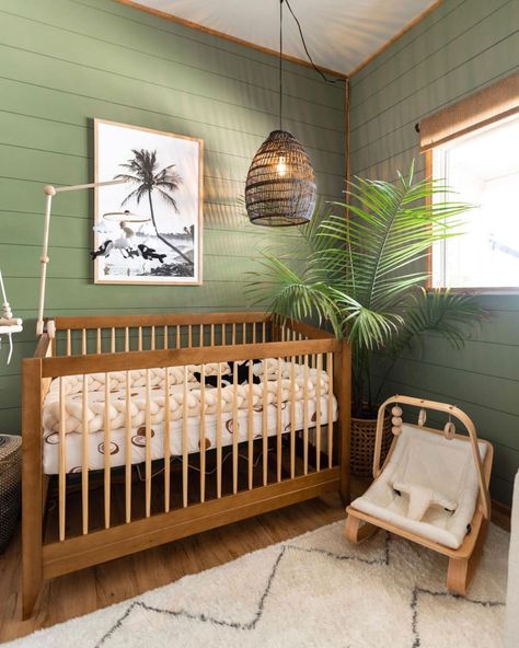 Nursery Ideas Beach, Tropical Baby Nursery, Surfer Nursery, Florida Nursery, Woodland Nursery Ideas, Beach Theme Nursery, Green Baby Nursery, Jackson Dean, Surf Nursery