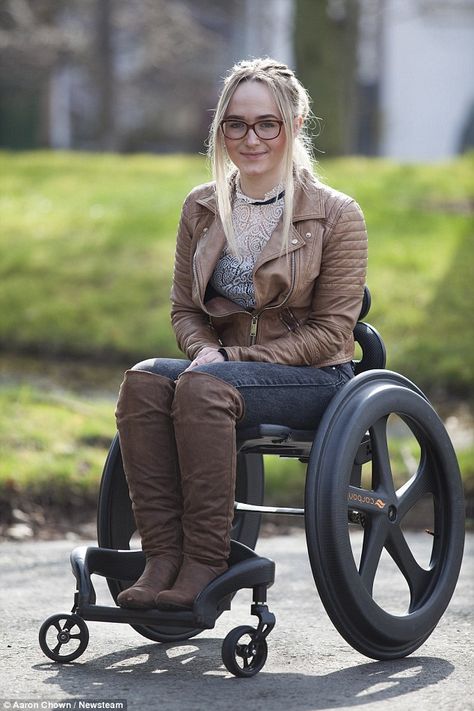 Carbon Black wheelchair is super light, fast and comes with 'headlights' Wheelchair Fashion, Disabled Women, Wheelchair Women, Wheel Chair, Mobility Aids, Spinal Cord, Black Picture, Wheelchair, Black Design