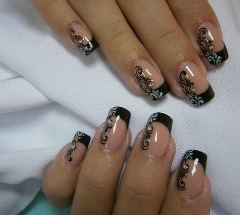 Nail Ideas Emo, Y2k Nails Design, Emo Nails Acrylic, Early 2000 Nails, 2000 Nails, Nails 2000s, 2000s Nails Acrylic, Nails Emo, Emo Nails