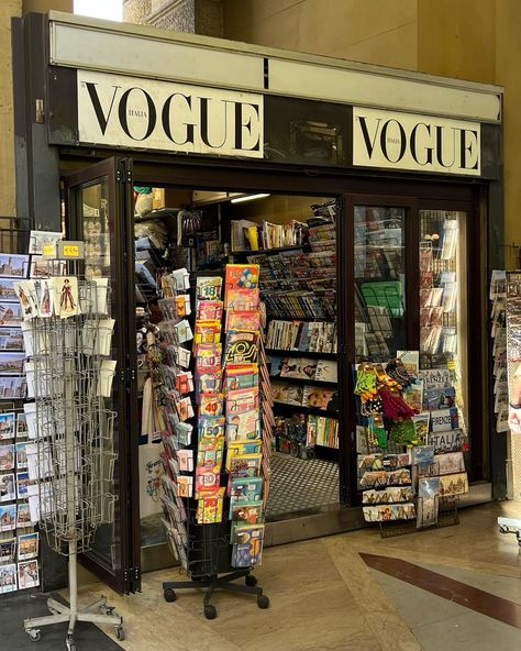 vogue, florence, italy, vogue magazine, magazine stand, inspo, inspiration, aesthetic Italy Aesthetic September, Magazine Stand Aesthetic, World Traveler Aesthetic, Florence Aesthetic Italy, Florence Italy Aesthetic, Florence Aesthetic, Travelling Aesthetic, Magazine Aesthetic, Italy Places