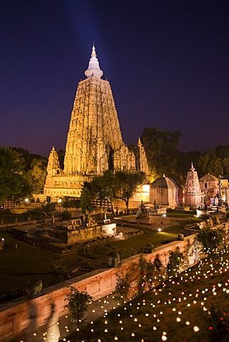 Buddha Gaya Temple, Bodh Gaya Temple, Bihar Tourism, Indian Scenery, Mahabodhi Temple, Gaya Bihar, India Places, Buddhism Wallpaper, Bodh Gaya