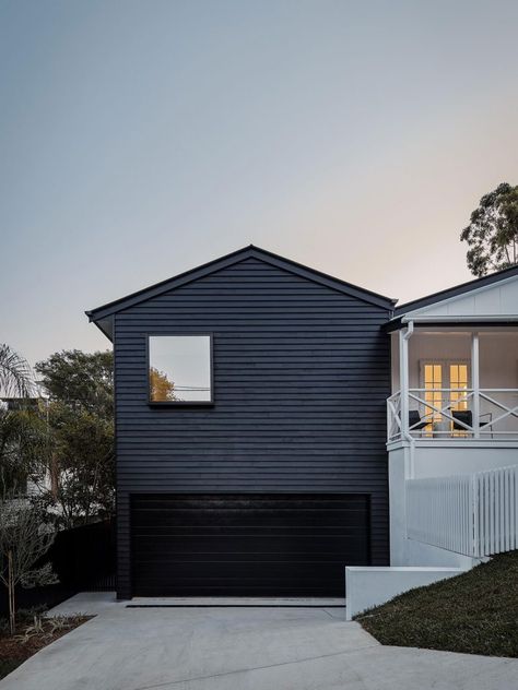 DAH Architecture's Transformation Of A Queenslander | Habitus Living Glass Addition, Loft Style Living, Modern Garage Doors, Modern Garage, Modern Extension, Monochrome Design, House Extensions, Loft Style, Architect Design