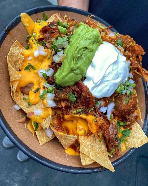 Mexican Food Nachos, Aesthetic Nachos, Nachos Aesthetic, Mexican Nachos, Healthy Nachos, Sommer Mad, Vegetable Spaghetti, Mirror Standing, Cheap Food