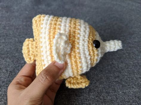 Crochet Fish Pattern Free, Join Yarn, Amigurumi Fish, Crochet Starfish, Fish Accessories, Crochet Fish Patterns, Fish Aesthetic, Crochet Numbers, Yellow Yarn