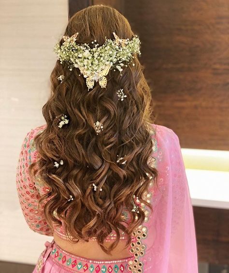 Floral Fiesta: 13 Types of Flowers For Your Bridal Hairstyle | ShaadiSaga Jipsys Flower Hairstyles, Events Hairstyles, Hairstyle Engagement, Reception Hairstyle, Desi Hair, Natural Hair Hairstyles, Hairstyle Natural Hair, Reception Hairstyles, Hairstyle Indian