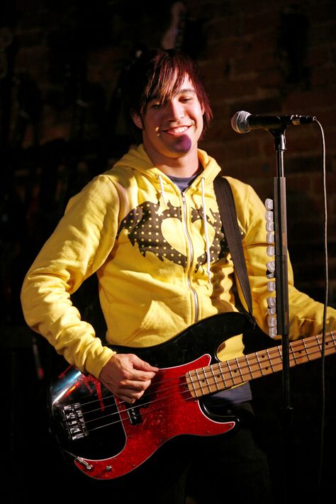 Pete Wentz Peter Wentz, Fallout Boy, Jaime Preciado, Save Rock And Roll, 2000s Clothes, What Am I Doing, Patrick Stump, Pete Wentz, Rock Songs