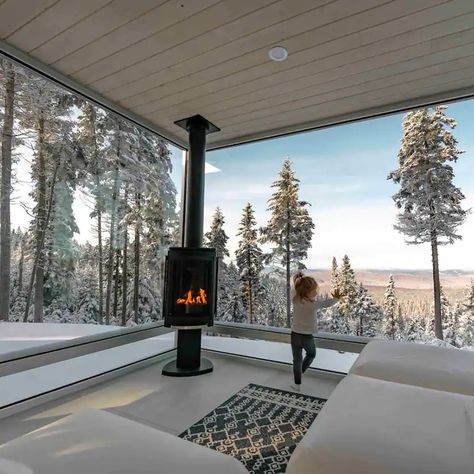 5 mini-chalets d’exception à louer au Québec en 2023—Prévoyez-vous des escapades en nature au Québec en 2023? Mini Chalet, Tiny Houses For Rent, Old Quebec, Micro House, Tiny House Movement, Winter Getaway, Valley View, Indoor Fireplace, Panoramic View