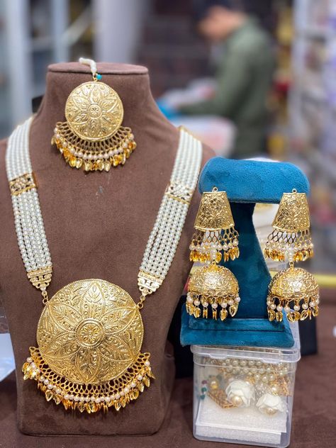 Punjabi Traditional Jewellery Gold, Punjabi Jewellery, Punjabi Traditional Jewellery, Tikka Jewelry, Beautiful Bridal Jewelry, Bridal Jewelery, Indian Jewelry Earrings, Bridal Jewelry Vintage, Pearl Jewelry Design