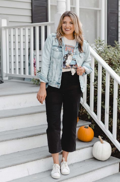 Cropped Wide Leg Jeans Outfit Fall, Black Pants Outfit Spring, Cropped Jeans Outfits, Black Wide Leg Pants Outfit Casual, Wide Leg Crop Pants Outfit, Cropped Wide Leg Pants Outfit, Wide Leg Cropped Jeans Outfit, Wide Leg Pants Outfit Casual, Cropped Pants Outfit