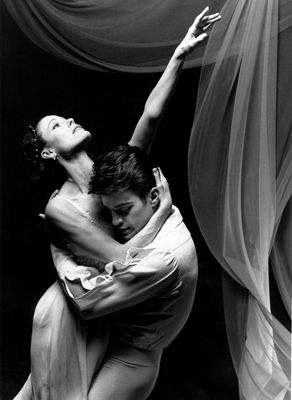 Karen Kain & Rex Harrington in Romeo & Juliet. Nat. Ballet of Canada Ballet Images, Dance Inspiration, Ballet Performances, Dapper Dudes, Dance Movement, Yoga Dance, Dance With You, Dance Photos, Dance Art