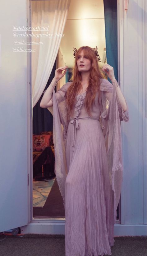 Florence Welsh, Florence Welch Style, Boho Witch, Festival Outfits Rave, Florence Welch, Florence The Machines, Rainbow Dress, Looks Vintage, Festival Outfits