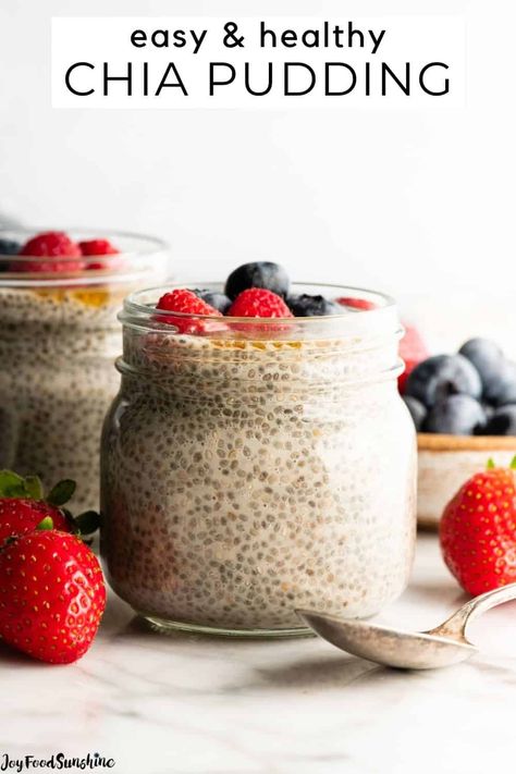 This is the best chia pudding recipe! This chia seed pudding is made in 5 minutes with 4 ingredients in one bowl! It’s easy to customize to comply with your dietary needs (Paleo, vegan, etc.)! Serve it with your favorite toppings for a healthy dessert, breakfast or snack. Best Chia Pudding, Best Chia Pudding Recipe, Overnight Chia Pudding, Chia Pudding Recipe, Pudding Chia, Healthy Snack Bars, Chia Seed Recipes Pudding, Candied Almonds, Chia Seeds Benefits