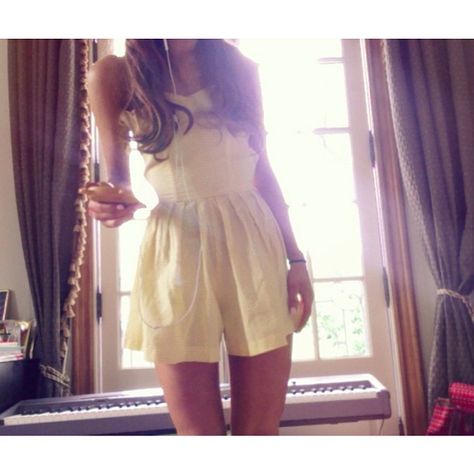 Ariana grande outfit ♡ Ariana Grande Tumblr, Ariana Grande News, Ariana Grande Outfits, Yellow Romper, Ariana Grande Style, Ariana Grande Pictures, Dangerous Woman, Pretty Little Liars, Girly Girl