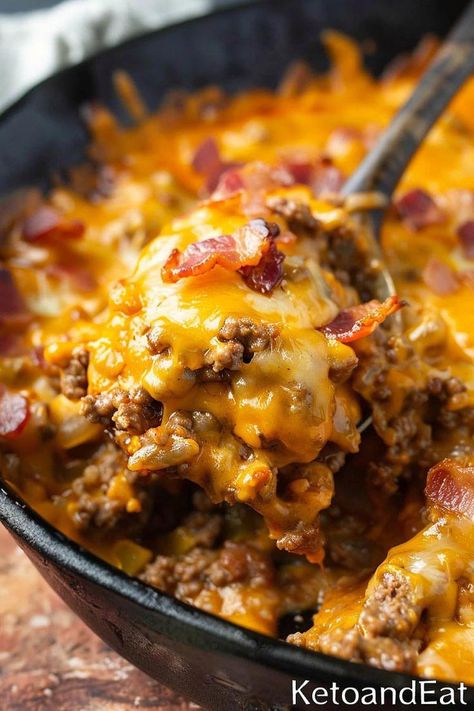 Carnivore Skillet Cheeseburger Casserole - For Carnivore Diet #LowCarbDessertRecipes Carnivore Bacon Cheeseburger Soup, Carnivore Diet Casserole, Carnivore Mac And Cheese, Carnivore Stroganoff, Carnivore Crockpot Recipes, Carnivore Diet Meal Ideas, Carnivore Breakfast Casserole, Crockpot Carnivore Recipes, Carnivor Meals