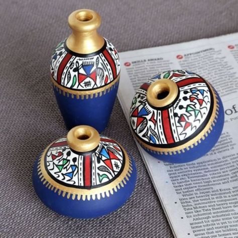 Rukhwat Ideas Indian Weddings, Rukhwat Ideas, Miniature Terracotta Pots, Pot Painting Ideas, Pottery Painting Ideas, Worli Painting, Bored Art, Pot Painting, Painted Pots Diy