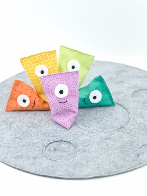 Sew a Silly Alien Game for Intergalactic Fun Silly Alien, Alien Games, Happy Crafts, Alien Party, Scout Camp, Bean Bag Toss Game, Handmade Charlotte, Cub Scout, Sewing Projects For Kids