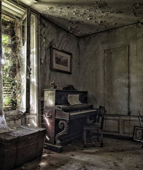 #abaonded #urbex #urbanexploration #piano #aesthetic #dark #dusty Piano Aesthetic Dark, Room Aesthetic Dark, Piano Aesthetic, Castle Aesthetic, Piano Room, Abandoned Castles, Aesthetic Dark, Dark Room, The Unknown