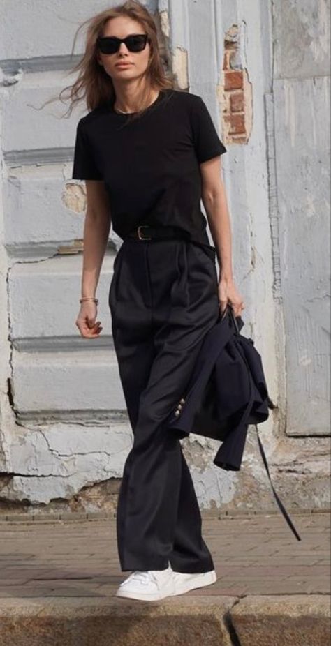 Home Wear Women, Home Wear Women Casual, Woman In Black, Homewear Fashion, Looks Street Style, Home Wear, 가을 패션, Looks Style, Mode Inspiration