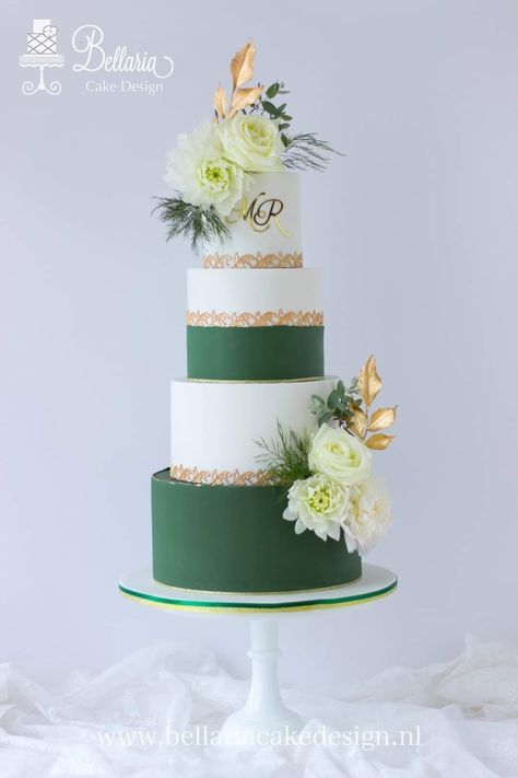 Emerald Wedding Cake, Ukrasavanje Torti, Wedding Cake Emerald Green, Fuschia Wedding, Quince Stuff, Baby Boy Birthday Cake, Green Wedding Cake, Traditional Wedding Cakes, 8 Martie