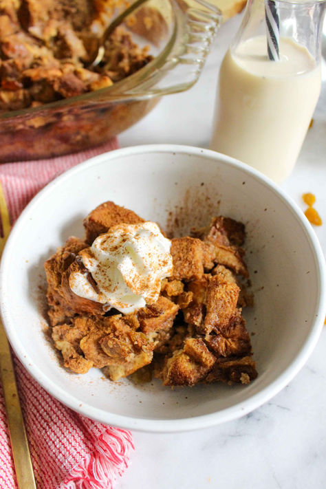 Gingerbread bread pudding merges the comforting qualities of traditional bread pudding with the warm, spicy essence of gingerbread. Gingerbread Bread, Traditional Bread Pudding, Hanukkah Food, Bread Pudding Recipe, Holiday Dessert, Xmas Food, Cobbler Recipes, Pudding Recipe, Dessert Bread