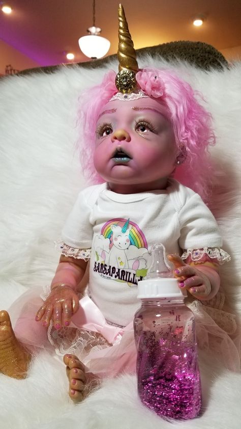 Halloween Decorations Party Scary, Creepy Doll Halloween, Creepy Baby Dolls, Disney Barbie Dolls, Creepy Doll, Doll Halloween, Baby Alive Dolls, Scary Dolls, Baby Painting