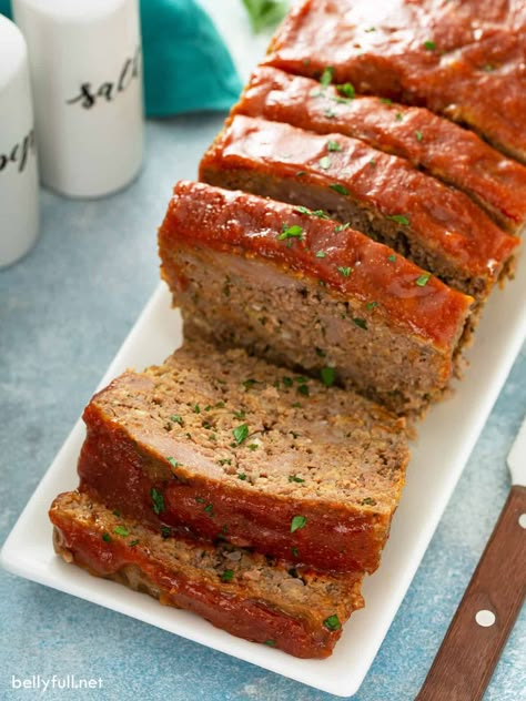 The best Meatloaf made with both lean ground beef and Italian sausage, then coated with a sweet and tangy glaze. Tender, juicy, so flavorful, and slices without crumbling. This classic meatloaf recipe is where it's at! Meatloaf Without Onions, Meatloaf With Sausage, Sausage Meatloaf, Ground Beef Meatloaf, Traditional Meatloaf Recipes, Perfect Meatloaf, Traditional Meatloaf, How To Make Meatloaf, Beef Meatloaf