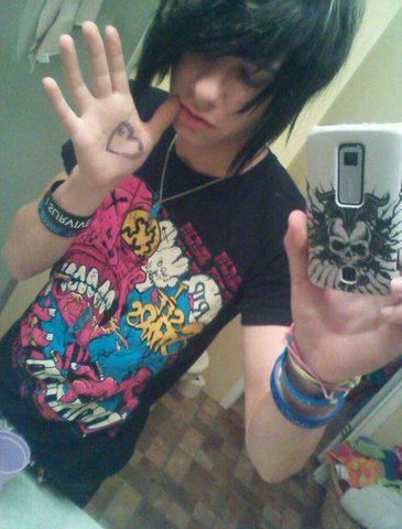 <3 Emo Selfie Poses 2000s, Scene Emo Fashion, Scene Emo Aesthetic, Emo Boy Hair, Emo Scene Outfits, Scene Guys, Emo Pictures, Emo Fits, Scene Punk